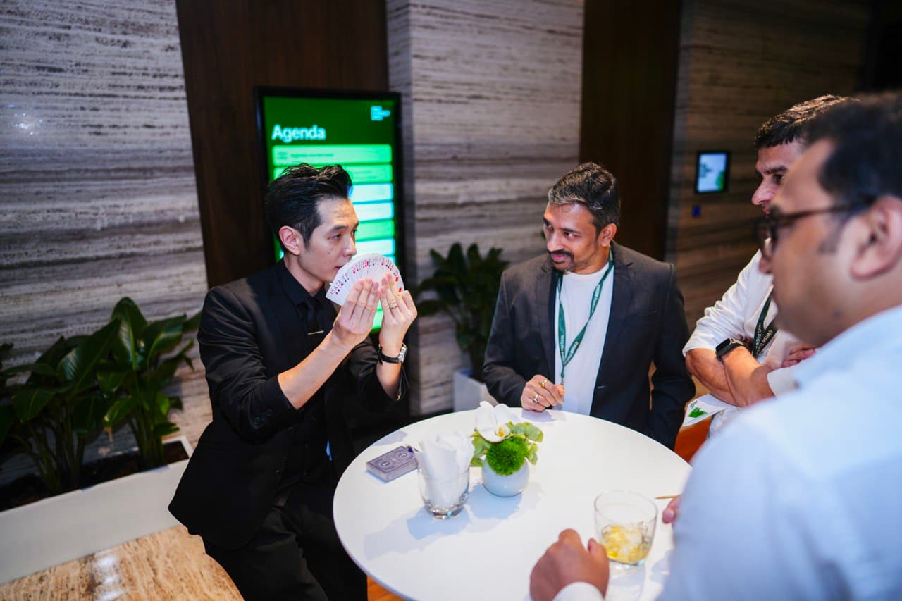 Roving Magicians for Corporate Event — photo 2